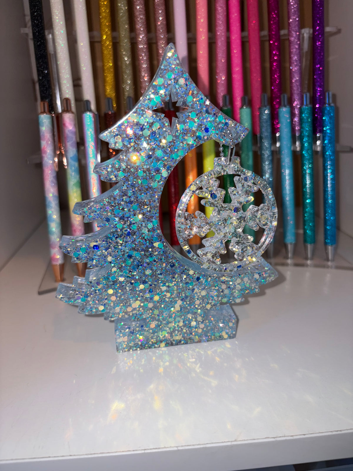 Christmas tree & bauble standing